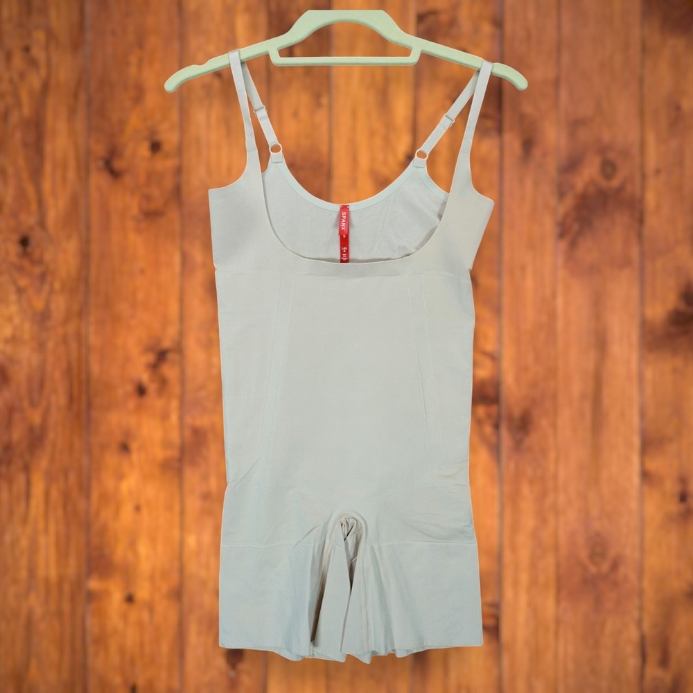 Spanx Shapewear Bodysuit Women's Large Nude Open Bust Slip Smart Grip Beige